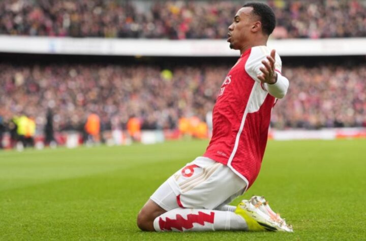 Arsenal end three-game losing streak to thump Palace