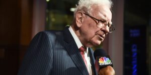 Warren Buffett tells Citi CEO to continue bank overhaul after 20,000 layoffs announced last week: Report